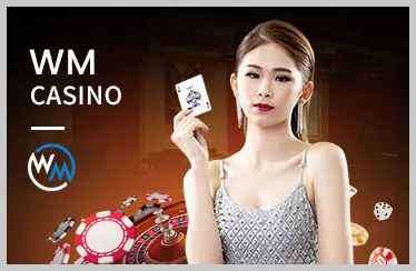 Bàn Baccarat trực tuyến với các lá bài và chip cược